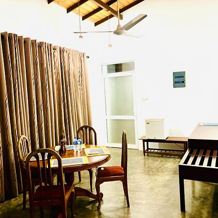 Blue Fox Hikkaduwa Hotel Екстериор снимка