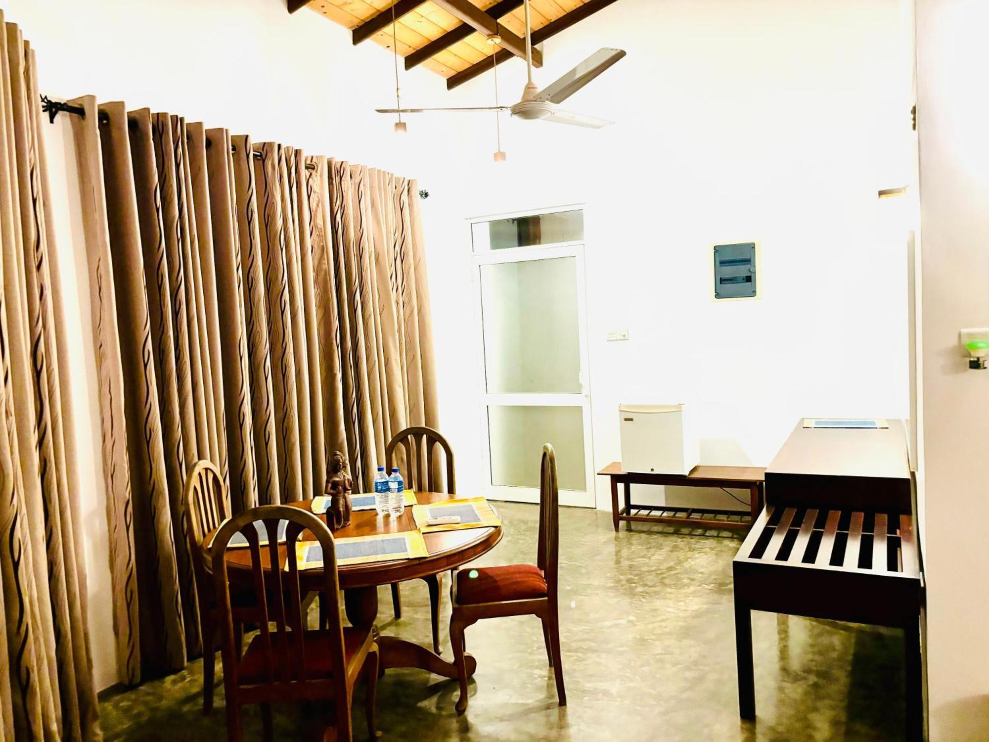 Blue Fox Hikkaduwa Hotel Екстериор снимка